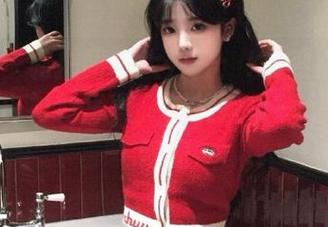 秀人网 – 私拍图包大公开：K8傲娇萌萌Vivian白衬衫写真，捕捉她每一个动人的瞬间