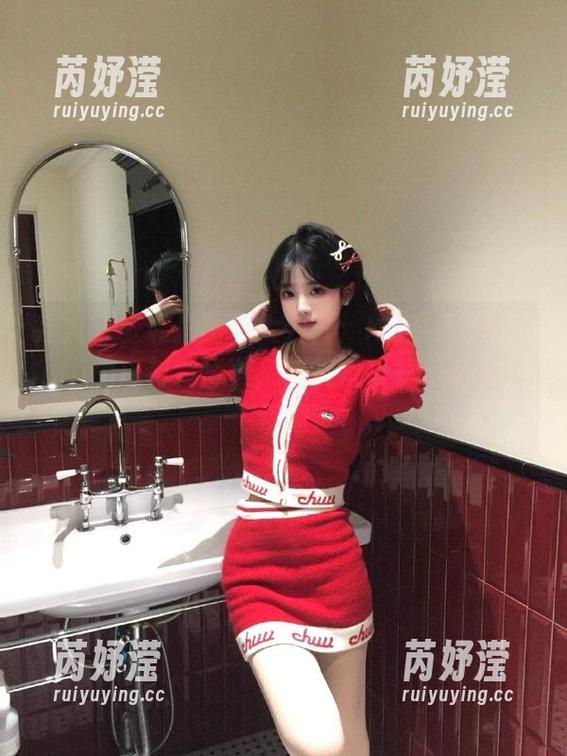 秀人网 - 私拍图包大公开：K8傲娇萌萌Vivian白衬衫写真，捕捉她每一个动人的瞬间