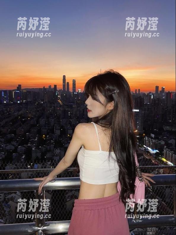 秀人网-Suki_baby 秀人网 - 只因一袭红裙,Suki_baby的原图与套图也能走心自嘲!