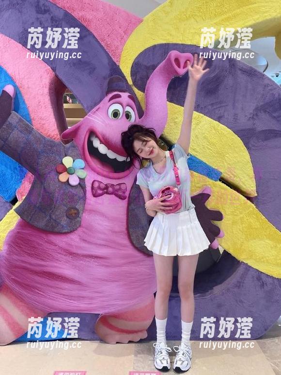 秀人网-lucky咏丹 秀人网 - 空姐lucky咏丹的雍容华贵,真情写真套图合集带你感受不一样的世界