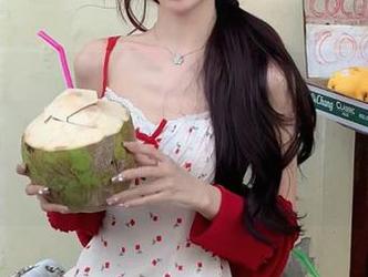 秀人网 – 竟有人用z杯悠悠的眼镜创作出如此惊艳的美图与写真，快来感受这份冲击！