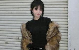 秀人网 – 释放魅力，任莹樱最新泳池写真美图让你感受夏日热情