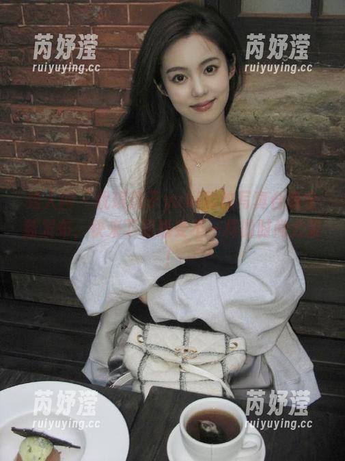 秀人网 - 优琪琪子yuki豹纹写真合集全新发布，快来下载感受不一样的时尚力量！