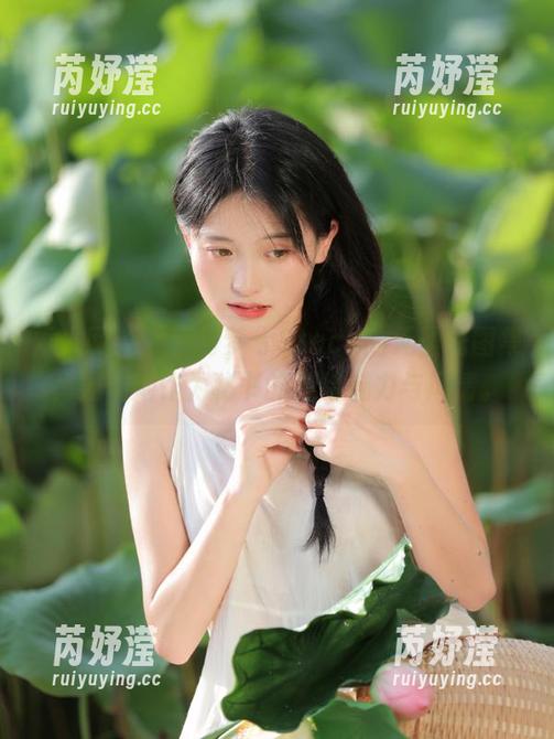 秀人网-何梦兮Stacy 秀人网 - 跟随何梦兮Stacy的无圣光图集,发现她作为秘书的独特魅力与风情。