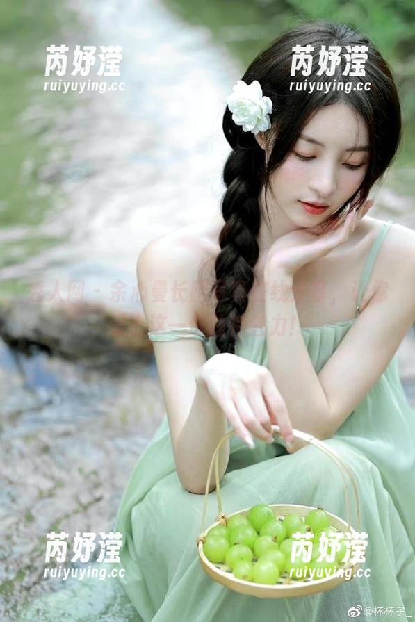 秀人网 - 余心曼长腿写真在线分享，让你爱上这一份独特魅力！