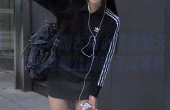 秀人网 – 一起领略古月小同学的天台风采：原图与照片展现无限可能