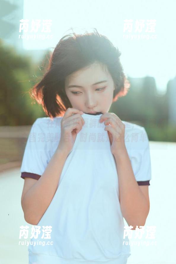 秀人网 - 在周慕汐短裤的世界里，美图和套图完美融合，时尚就是这么简单！