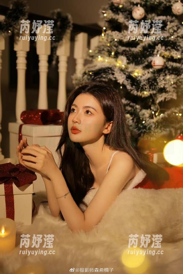 秀人网-唐安琪 秀人网 - 唐安琪写真集:连体衣展现完美身材,精彩内容在线下载!