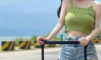 秀人网 – 红裙飘逸，夏诗诗Sally的写真里尽显女性的力量与美丽，尽在美图之中