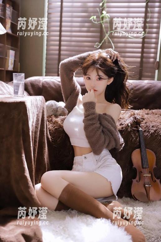 秀人网-奈奈Fox 秀人网 - 感受奈奈Fox的无圣光睡衣写真:浪漫与清新的完美视觉盛宴