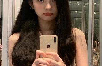 秀人网 – 容容容Alice睡衣写真集中的原图，记录下无与伦比的浪漫时刻