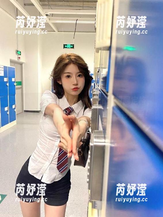 秀人网-小茉莉jasmine 秀人网 - 小茉莉jasmine吊带瞬间定格,原图与图包一起带你领略她的独特风采!