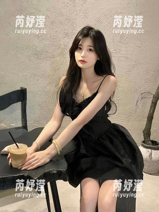 秀人网 - 网盘里最令人心醉的和服瞬间，快来下载抖娘利世的作品！
