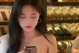 秀人网 – 探索万圣节的魔法：月酱儿带来的绝美写真合集与惊喜美图