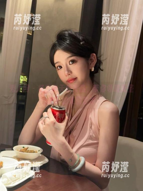 秀人网 - 杨欣欣天使作品，带你领略无圣光下的美图艺术