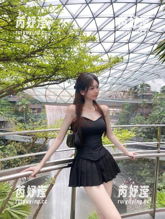 秀人网-林文文yooki 秀人网 - 林文文yooki女仆写真图集:带来清新气息与甜蜜幻想的视觉享受,绝对不容错过