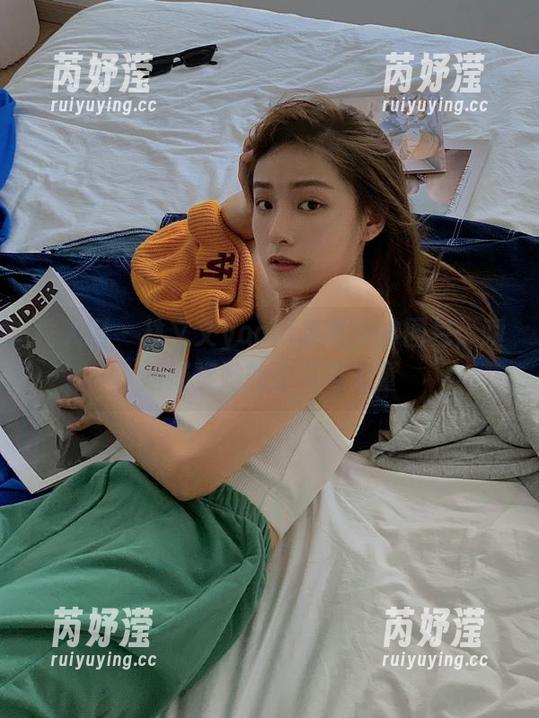 秀人网 - 林文文yooki私拍女神图包：瞬间捕捉她的柔美与力量