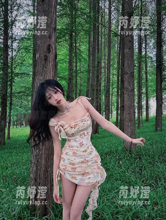 秀人网 - 林文文yooki姐姐的时尚之旅：精美写真套图合集，展现与众不同的风格！