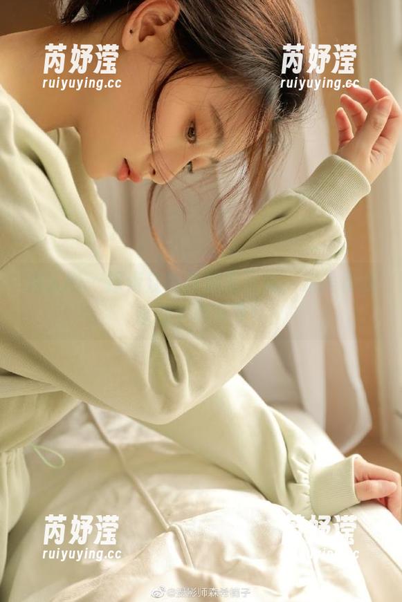 秀人网-江真真 秀人网 - 探索江真真油亮写真,完美作品迅速下载分享!