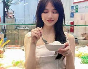 秀人网 – 翩翩起舞的沐沐baby红裙，超值福利图包尽情领取