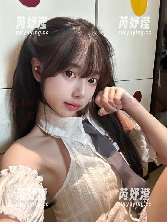 秀人网 - 潘娇娇最新校园写真资源发布，青春魅力尽在其中，快来围观！