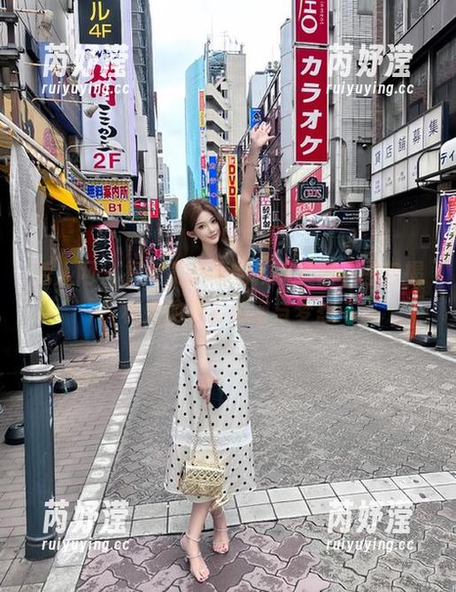 秀人网 - 探索王薇薇的校服美图，图包揭秘她的青春秘密与梦想