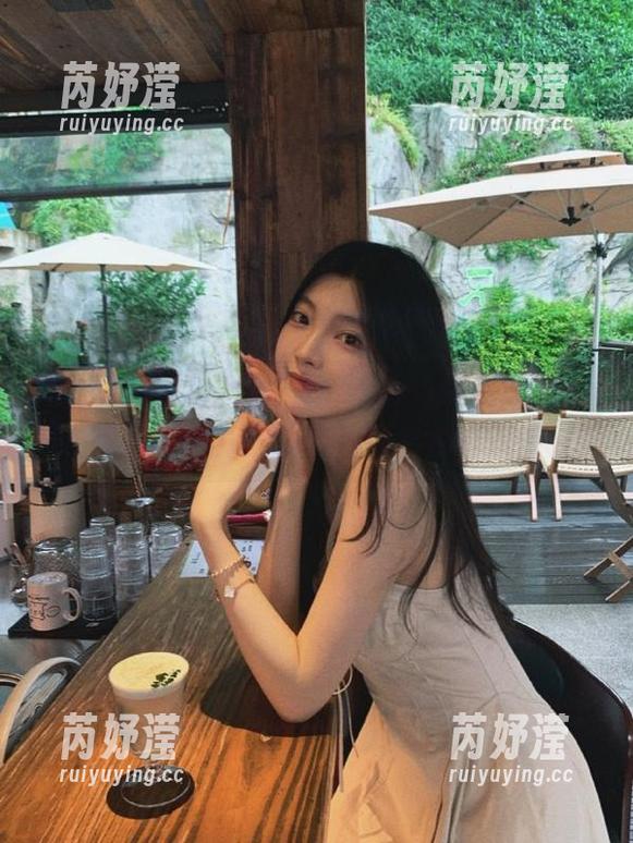秀人网-白洁Bessie 秀人网 - 探索白洁Bessie的纯白风格,无圣光写真合集带你领略别样风情