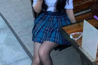 秀人网 – 白甜的短裙写真作品集，仿佛一缕清风，轻轻拂过心间的柔软时光