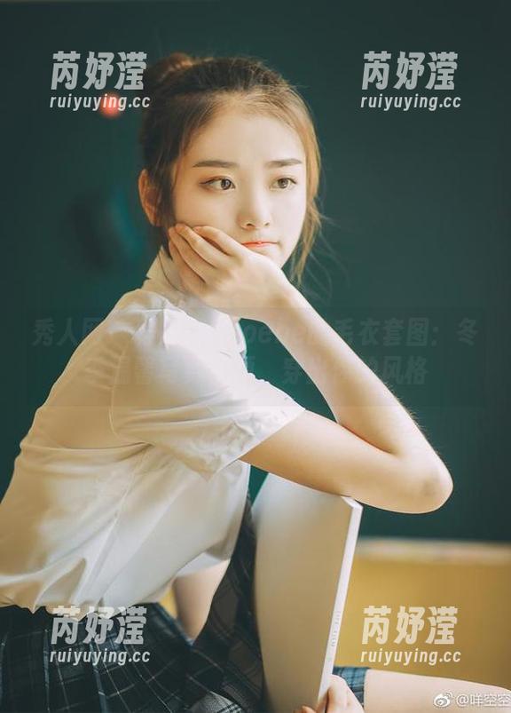 秀人网 - 程慧娴Phoebe的毛衣套图：冬季温馨写真资源，穿出你的风格