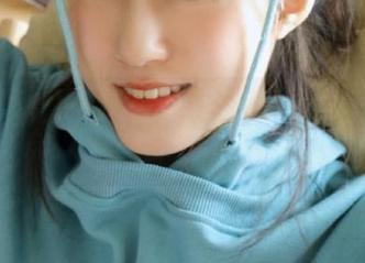 秀人网 – 糯美子Mini连衣裙写真库：下载清新自然风格，尽显女孩的温柔与俏皮