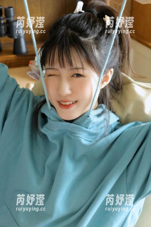 秀人网-糯美子Mini 秀人网 - 糯美子Mini连衣裙写真库:下载清新自然风格,尽显女孩的温柔与俏皮