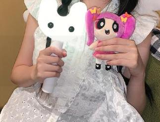 秀人网 – 糯美子mini修女写真图包：在光影中寻找她的故事与内心世界