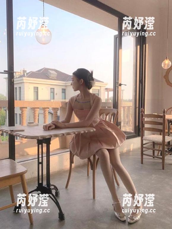 秀人网 - 尽享谭小灵女王的魅力：多款精彩写真图片与独特资源等你来发掘