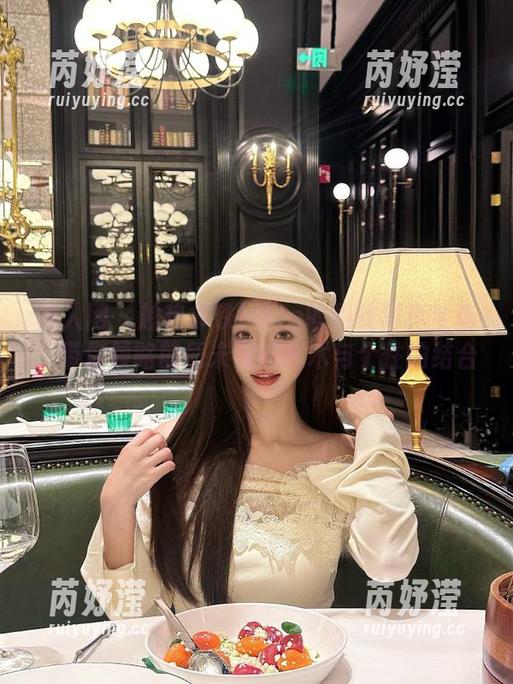 秀人网 - 趁热拿铁latte的豹纹写真全套，带你领略前所未见的艺术与个性的结合