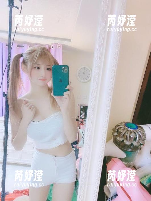秀人网 - 软糖爱喝奶护士写真合集：温柔与力量的照片完美融合