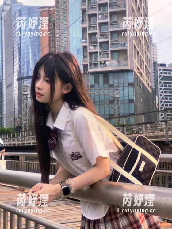 秀人网 - 收藏黄歆苑的厨娘魅影，精美原图与优雅壁纸带你体验别样风情