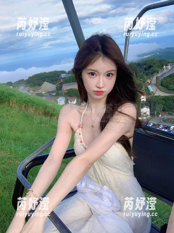 秀人网 - 高清图集里的黎苏苏：棉袜让她更加美丽动人，快一睹为快！