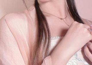 秋楚楚不秃头的写真集分享，贝尔法斯特女仆的每一帧都值得细品