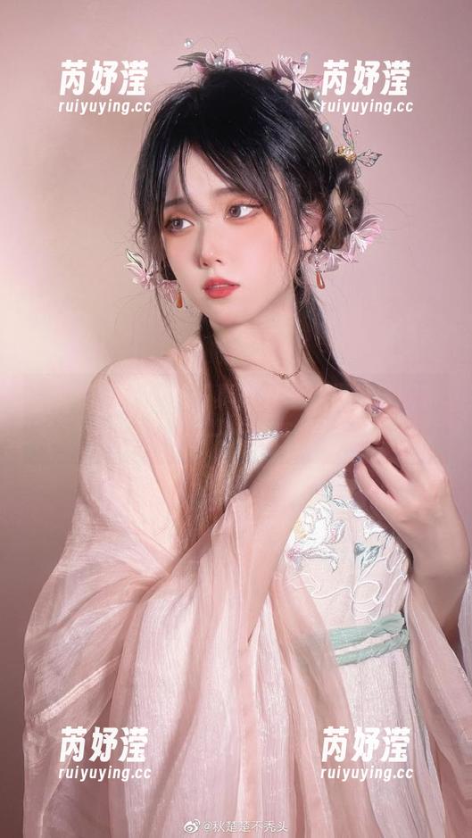 秋楚楚不秃头 秋楚楚不秃头的写真集分享,贝尔法斯特女仆的每一帧都值得细品