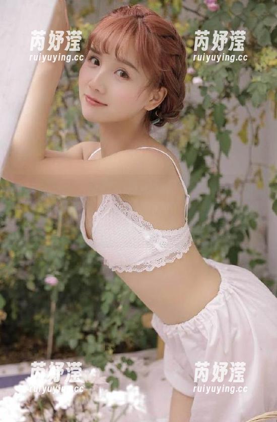 稚乖画册 - 夜夜妹妹最新写真开放免费下载，带给你不一样的视觉享受，速来把她带回！
