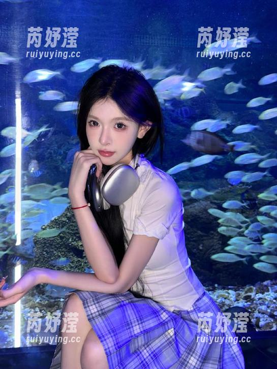 稚乖画册 - 赤西夜夜女孩的优雅之旅：精美写真套图分享，展现个性风格