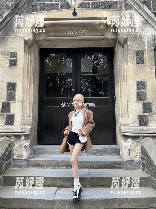 在线欣赏米线线sama的搞怪圣诞作品：当艺术与幽默完美结合，笑声不断！