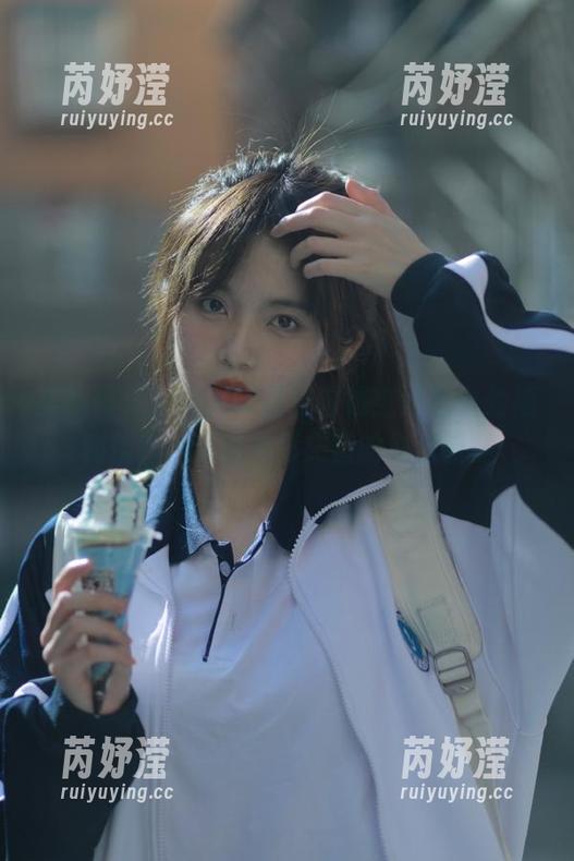 美媛馆 - Angela喜欢猫镂空图包中的福利佳作，探索光影交错的视觉盛宴