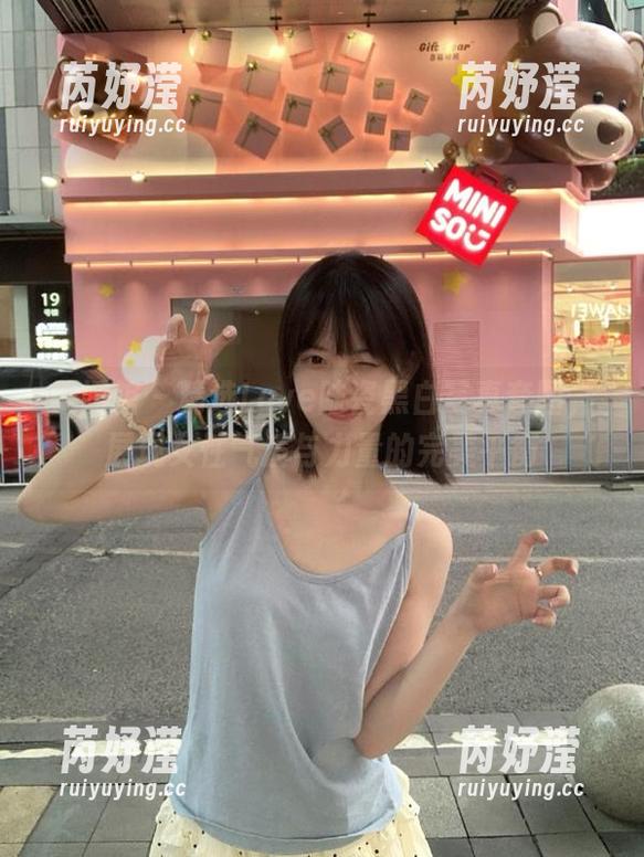 美媛馆 - 精选Love陆瓷黑白写真套图，展现女性气质与力量的完美平衡