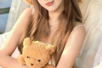 美媛馆 – Love陆瓷的私房写真专辑：在办公室中捕捉每一个动人瞬间