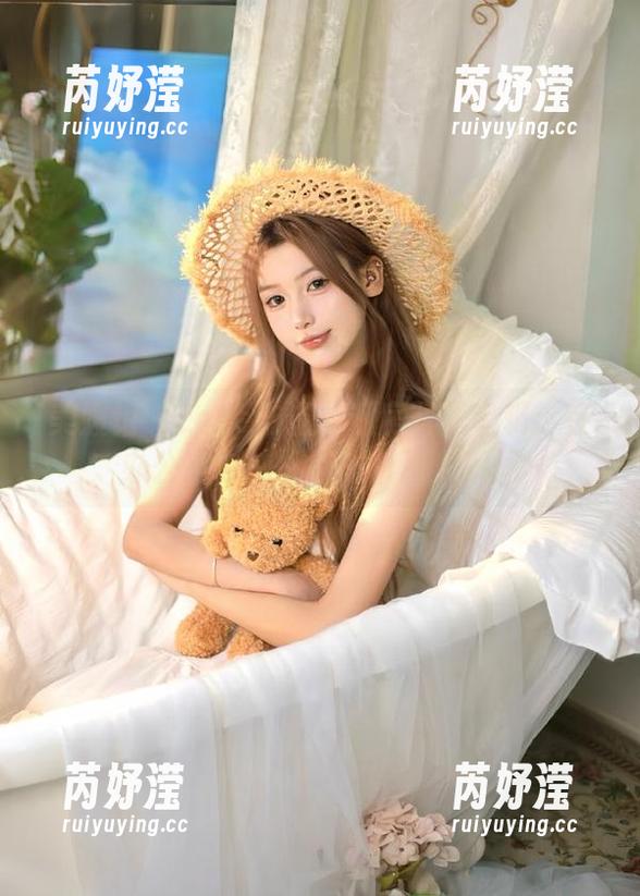 美媛馆 - Love陆瓷的私房写真专辑：在办公室中捕捉每一个动人瞬间