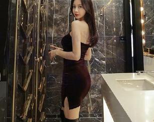 美媛馆 – 免费下载小海臀rena的绝美写真人物《学姐》，留住那一瞬间的美丽与青春岁月！