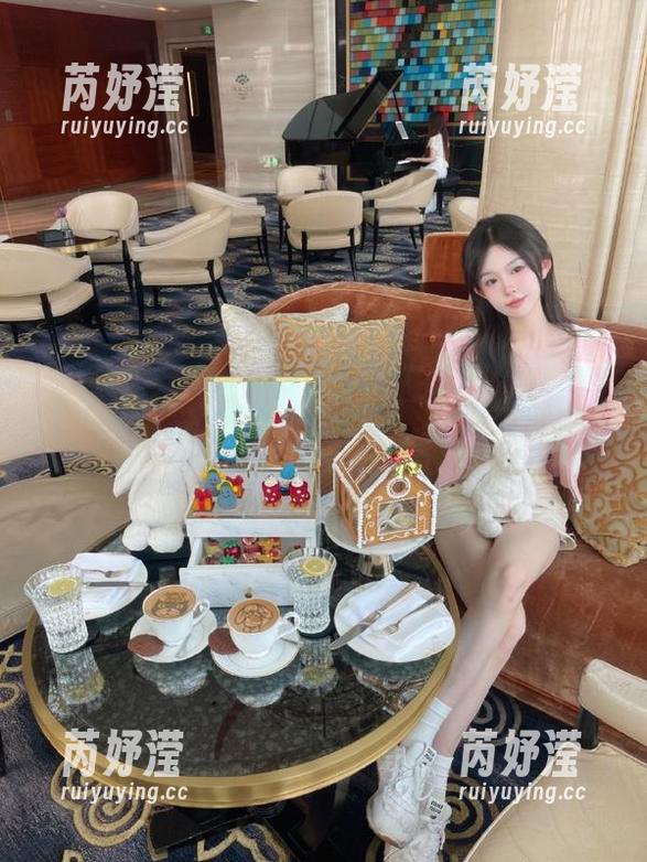 美媛馆 - 绝美旗袍尽在沫晓伊baby最新图集中，你绝对不能错过的视觉故事！