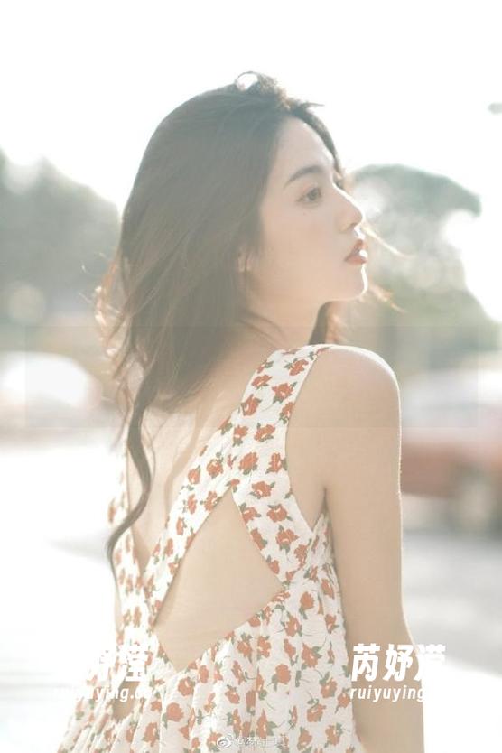 美媛馆 - 狐小妖Baby独特风格的纯白写真新作更新，带你领略她的魅力