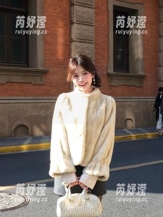 美媛馆 - 艺术之旅：许诺sabrina的秘书写真免费合集，带你领略美的极致